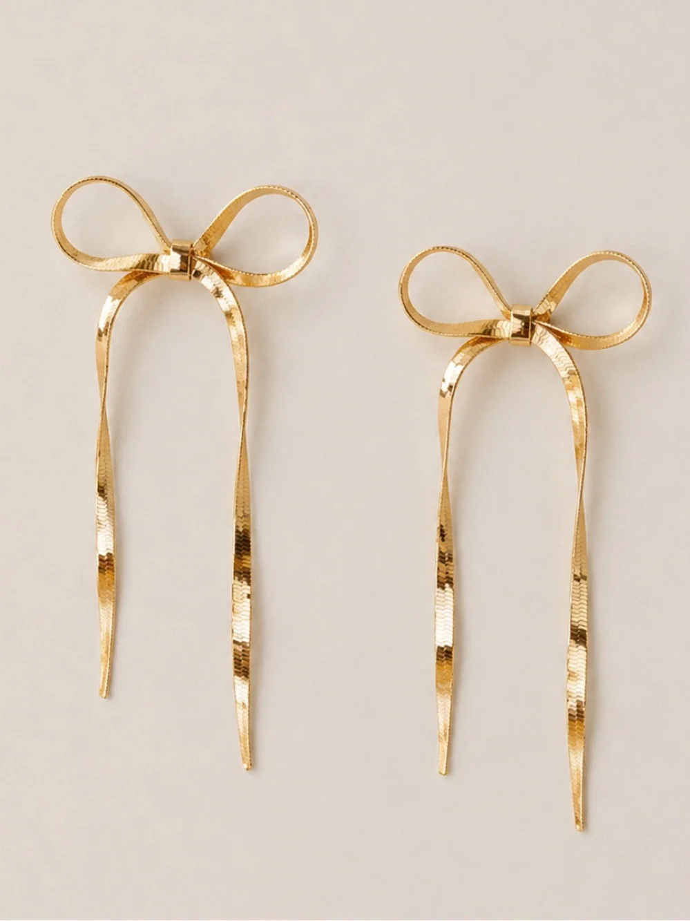 New! Classic Gold Snake Chain Bow Earrings (1004) NWOT